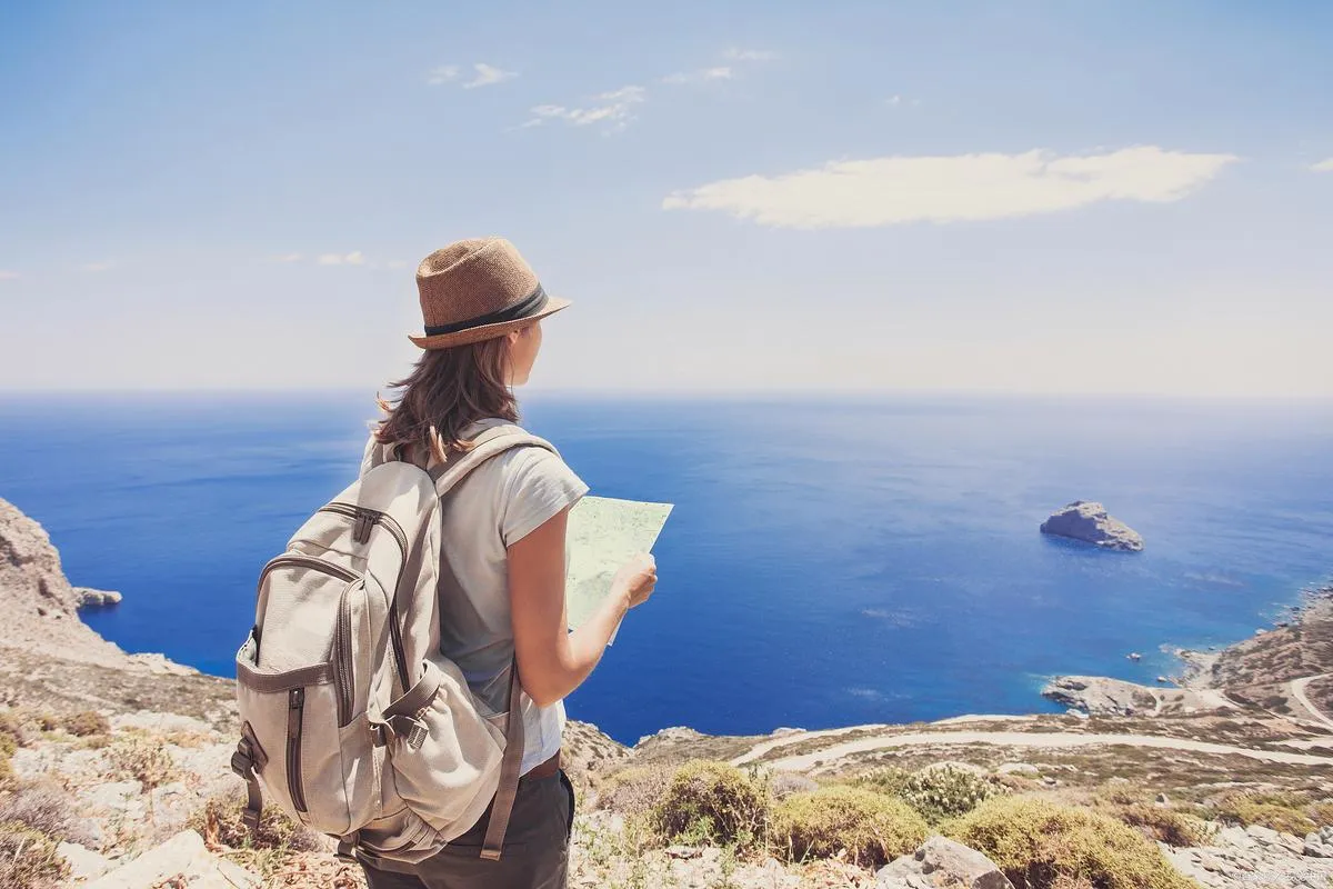 Person starting a journey in China, showing a map and using basic Chinese phrases
